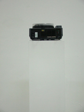 Jonathan Monk 2002年作 Big ben。