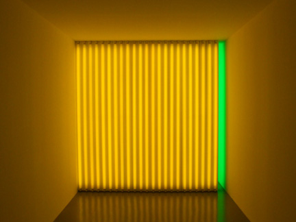 Dan Flavin 安置走廊的 Untitled - to the - to Jan and Ron Greenberg 1972-73。