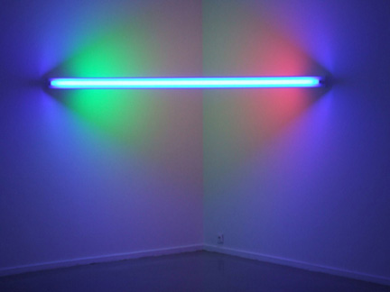 Dan Flavin 安置牆角的 Untitled - to Virginia Dwan 1971。