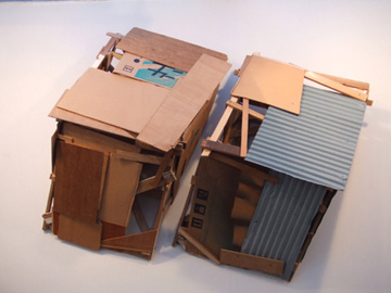 日本藝術家 Tadashi Kawamata 原創性的建築物體「 Favelas」1992年。