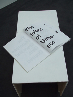 藝術家 Saadane Afif 觀念性的「Mermory of fire」作品2003年。
