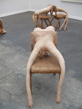 英國藝術家Sarah Lucas 性感物體雕塑2006年。