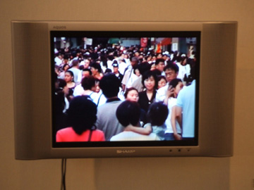 旅美華人藝術家Tiong Ang 「移民」錄影藝術2006年 。