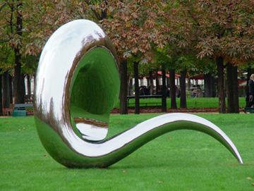 杜樂麗花園英國藝術家Tony Cragg 「Im alive 」2004年。