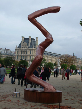 杜樂麗花園 奧地利藝術家Franz West「Am brunnen vor dem tore 」2003年。