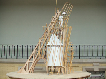 法國藝術家Michel Aubry 重新註解「塔林」的第三國際紀念碑 「Reconstruction du Monumemt V Tatline -1921」裝置作品。