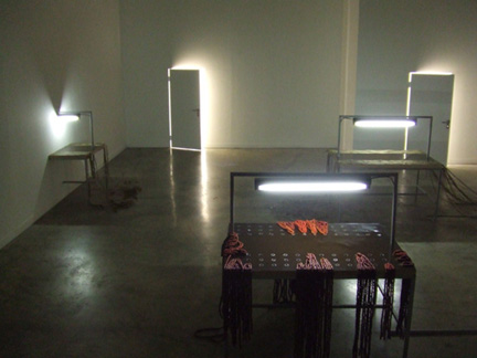 藝術家 Tatiana Trouve 2005年的燈館及物體空間裝置「Polder」作品。