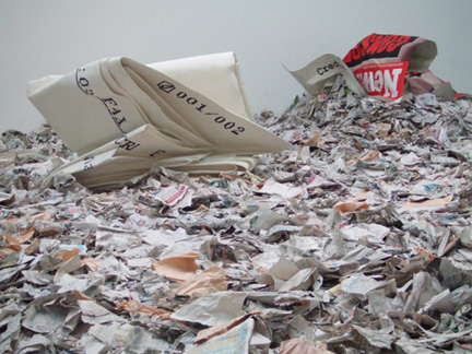中國藝術家Wang Du 2001年批判大眾傳媒的「 Luxe populaire」場景。