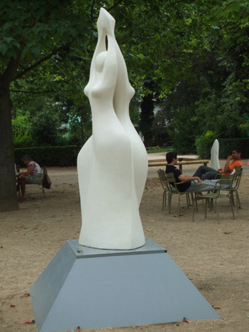 法國藝術家 Alain-Marie Parmentier傳統地「 Twin舞蹈」雕刻 2005年作品。