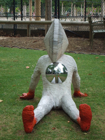 法國藝術家Marc Gerenton 宛若外星人的「Phebus的休息」2003年作品。