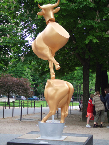 藝術家Philippe Berry以解構形式建構之「加油」(Mets de l'huile) 牛。