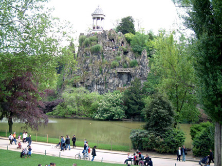 這座山明水秀的公園,是花都十九世紀末最具典範的一座英國園林, 以明媚湖泊為核心形成詩情畫意的田野景色。