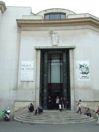 奉獻當代藝術的東京宮(Palais de Tokyo)入門口。