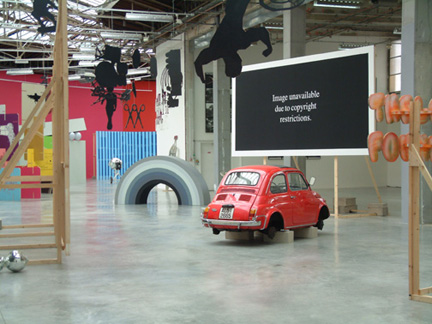 藝術家Bruno Peinado東京宮個展中的裝置一景2004年作。