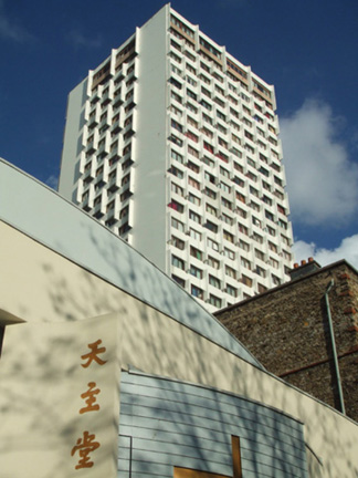 在Porte de Choisy附近，有一座別開生面的華人天主教堂。