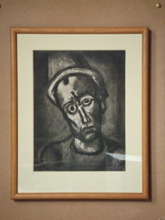 小教堂內引人注目地是名畫家盧奧(G Rouault)的耶穌基督受難圖畫系列。