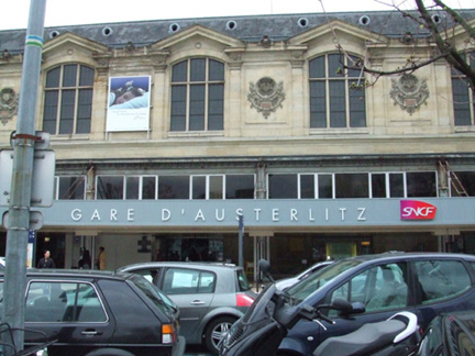這是奧斯特立茲火車站 (Gare d'Austelitz)正面,它建於1830年代間。