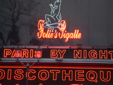 碧葛爾(Pigalle)這附近是巴黎的紅燈區，乃眾多夜店及情色秀的地方，愈夜愈熱絡。