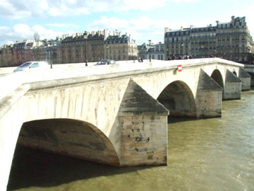 皇家橋(Pont Royal)杜樂麗花園及羅浮宮串聯接近奧塞美術館，是路易十四所建。