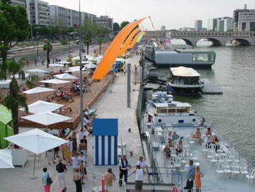 2006年的巴黎海灘已從市區延伸至貝西橋及多爾比阿克橋塞納河左岸畔。