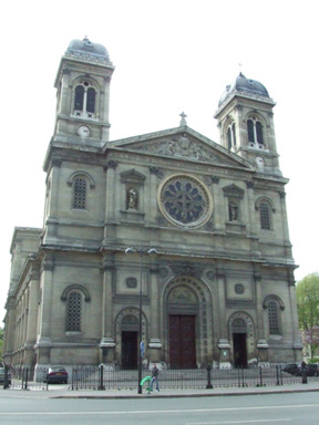 建於19世紀的聖法蘭西查于耶教堂(Eglise St-Francois Xavier) 是新古典風格的典範。